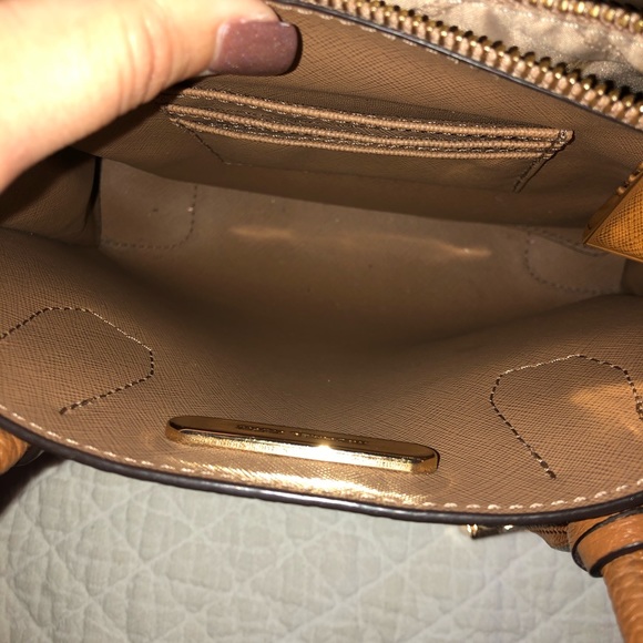 Tan leather Michael Kors purse - Picture 5 of 8